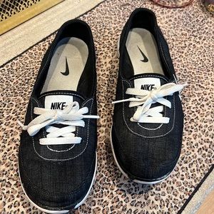 NIKE: wonen walking sneakers. Jean material. Size 7.